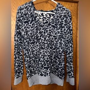 MISS CHIEVOUS SZ L Women’s LEOPARD PRINT Gray & Black Hooded Shirt